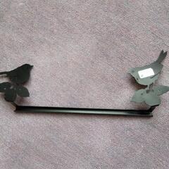 小鳥の金属製のタオル掛けの画像