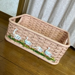 あひる　ピンクのカゴ　