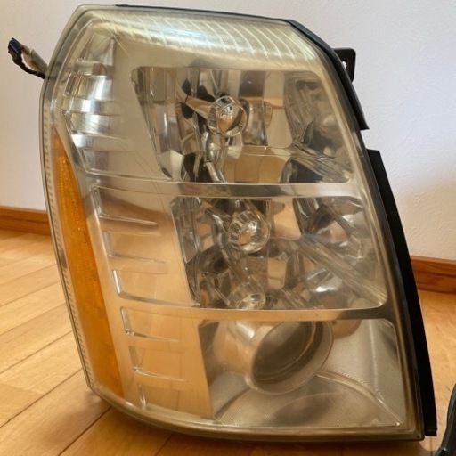 エスカレードヘッドライト