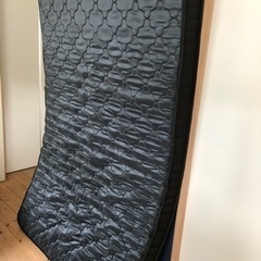 無印セミダブルベッドについていたマットレスの画像