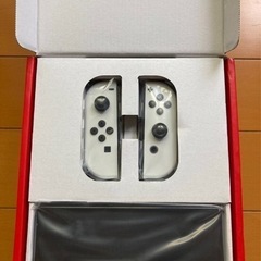 🎵値下げ★【新品未開封】任天堂 Nintendo Switch 本体 (有機ELモデル) Joy-Con(L)/(R) ホワイト✴︎箱に難ありの画像