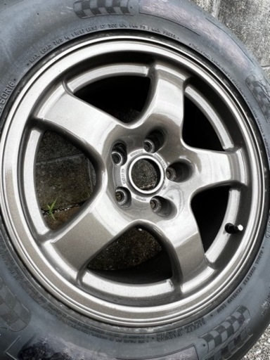 車のパーツ タイヤ、ホイール