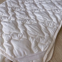 美品！シモンズ　敷きパッド　　　