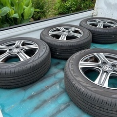 車のパーツ タイヤ、ホイール
