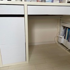 お値下げしましたIKEA ミッケ机オレンジ色の画像