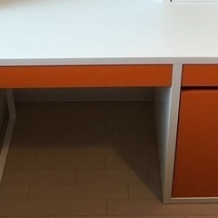 お値下げしましたIKEA ミッケ机オレンジ色の画像