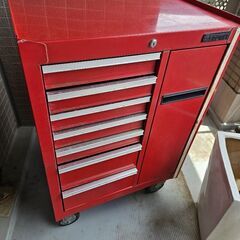 工具キャビネット可動式