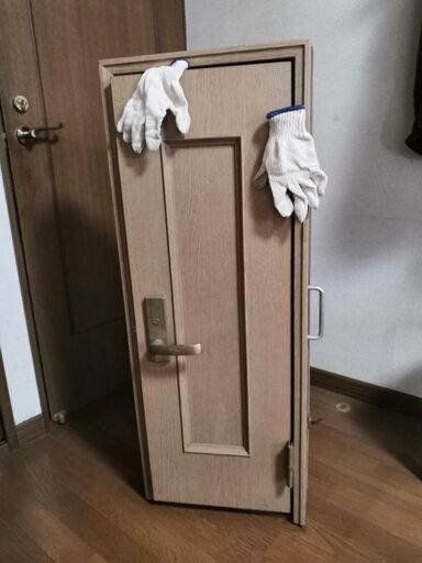 枠付き 扉 間仕切り錠 付き 小判レバー