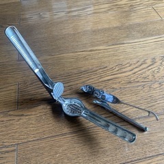 ガーリックマッシャー(ニンニク潰し)&缶切りの画像