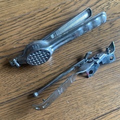 ガーリックマッシャー(ニンニク潰し)&缶切り