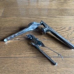 ガーリックマッシャー(ニンニク潰し)&缶切りの画像