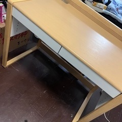 本日で掲載終了ニトリの子供用学習机andイスの画像