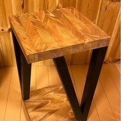美品木製　無垢材　天然木　コーナーテーブル カフェテーブル　サイドテーブル　杉の画像