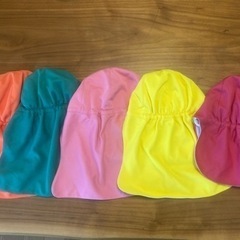 カラー帽子(左の濃ピンク以外)の画像