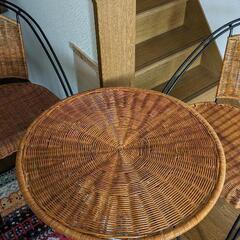 ラタン（藤）　丸テーブルと椅子２脚
