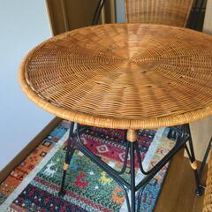 ラタン（藤）　丸テーブルと椅子２脚の画像