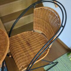 ラタン（藤）　丸テーブルと椅子２脚の画像