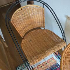 ラタン（藤）　丸テーブルと椅子２脚の画像