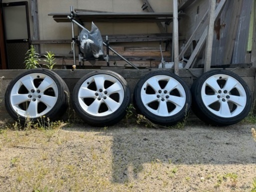 車のパーツ タイヤ、ホイール