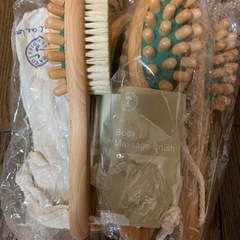 新品未開封ニールズヤードレメディーズ　ボディマッサージブラシの画像
