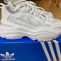 靴/バッグ 靴 スニーカー　adidas オズガイア ホワイト ...