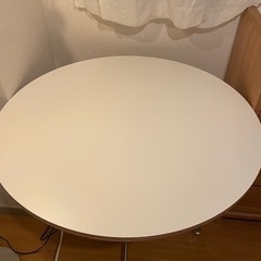 丸テーブル　ダイニングテーブルの画像