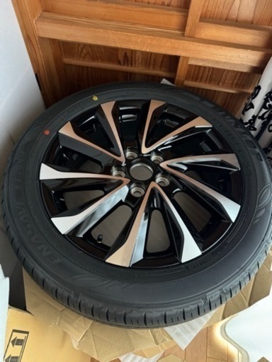 車のパーツ タイヤ、ホイール