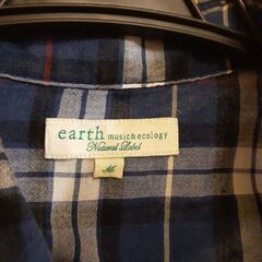 earth薄い生地のシャツの画像