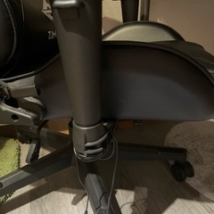 ゲーミングチェア、テーブルセットの画像