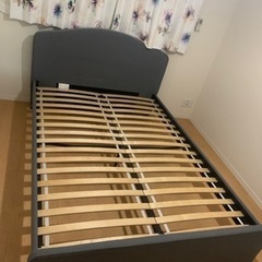 Amazon｜IKEA HAUGA 布張りベッドフレーム、140x200 cm、ヴィスルグレー｜ベッドフレーム オンライン通販