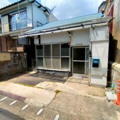 マーサ21へ徒歩3分！軽なら止めれる戸建です