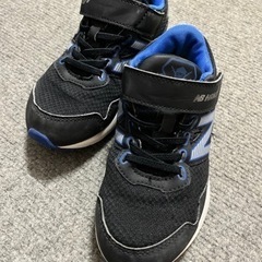 子供靴　ニューバランス　スニーカー
