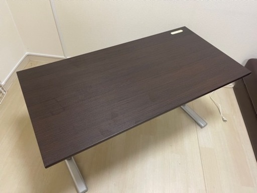 電源付きオフィス用デスク\n