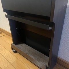 配線隠し　収納家具の画像