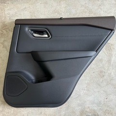 日産エクストレイル(T33)リアドア内張/右側 新品！ディーラー...