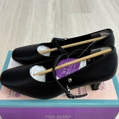 パンプス 新品未使用 Ladyworker ブラック オフィス ストラップ 歩きやすいの画像