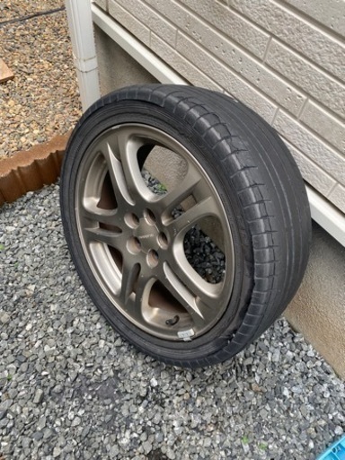車のパーツ タイヤ、ホイール
