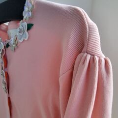 試着のみ【Chestyチェスティ】ビジュー飾り付きカーディガンMサイズ＊定価約28000円の画像