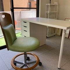 IKEA収納ユニット付きデスクの画像