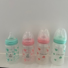 西松屋　スマートエンジェル　哺乳瓶4本の画像