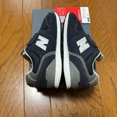ニューバランス　NEW balanceスニーカー、サンダルセットの画像