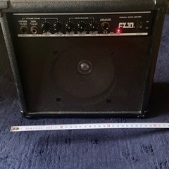 小型軽量　ギターアンプ