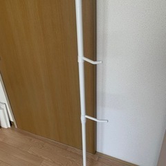 突っ張り洋服掛けの画像