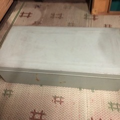 ブリキ衣裳箱
