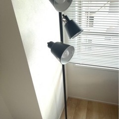 ニトリ　フロアランプ