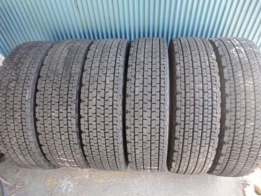 ③　ブリヂストン　W900　225/80R17.5 123/122L　6本　9分溝2本と8〜9分溝4本　程度良好！