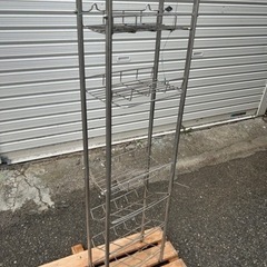 【成約済み】スチールラック 細長いタイプ　生活雑貨 洗濯用品 物...