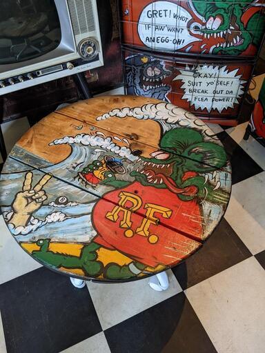RAT FINK ガレージテーブル\n回転式 ラウドテーブル\nローテーブル\n#サーフィン\n#波乗り\n#ラットフィンク\n#BASE\n#アメリカンヴィンテージ部屋\n#アメリカンインテリア家具 テーブル