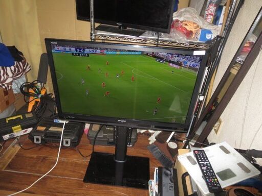 シャープ　アクオス32型テレビ　2013年製