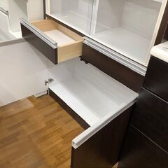 90分の無料軽トラック貸出サービス！ ガラス扉食器棚(ブラック)の画像